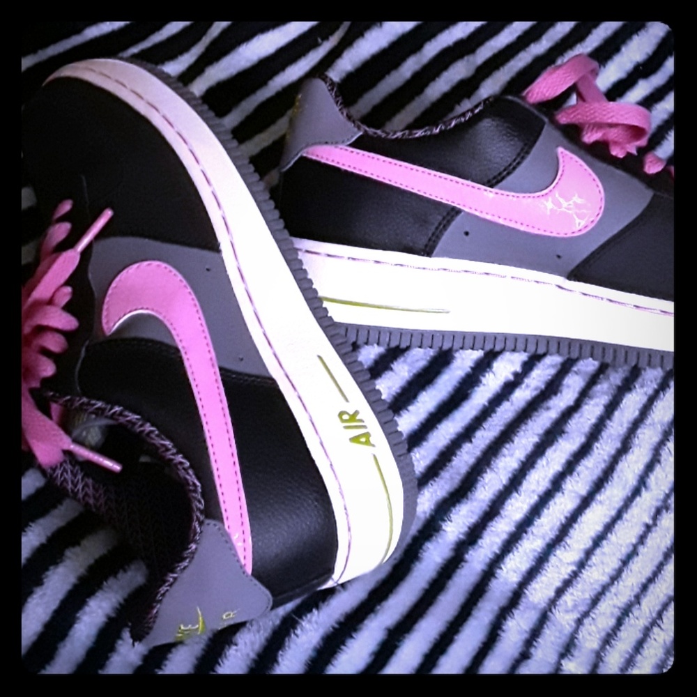 Nike tennis shoes size 6Youth= 8womens